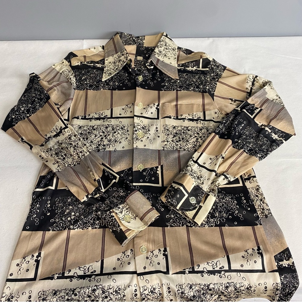 Geometric Patterned Button-Up Shirt - image 11